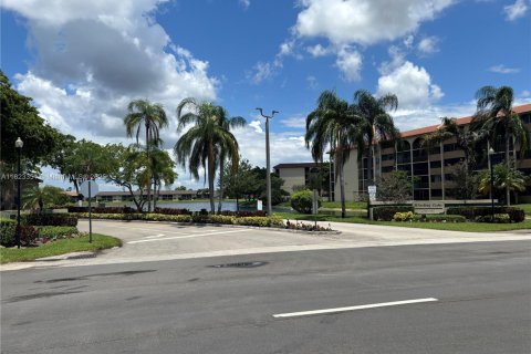 Condo in Sunrise, Florida, 2 bedrooms  № 1788381 - photo 11