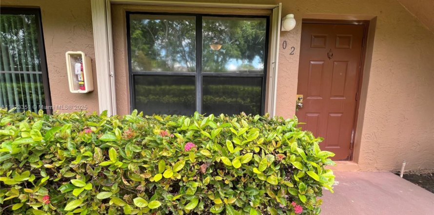 Condo in Sunrise, Florida, 2 bedrooms № 1788381