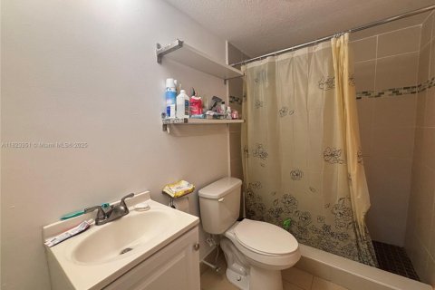 Condo in Sunrise, Florida, 2 bedrooms  № 1788381 - photo 10