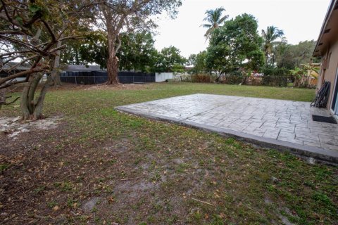 House in North Lauderdale, Florida 3 bedrooms, 144.74 sq.m. № 2083721 - photo 14