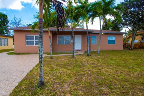 House in North Lauderdale, Florida 3 bedrooms, 144.74 sq.m. № 2083721