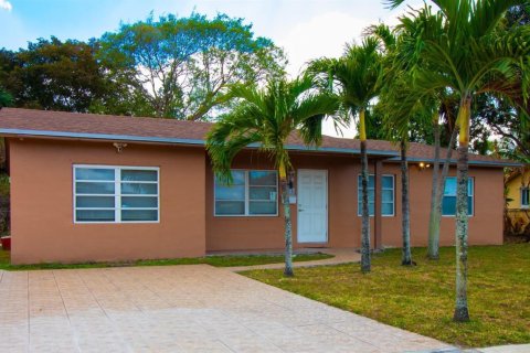 House in North Lauderdale, Florida 3 bedrooms, 144.74 sq.m. № 2083721 - photo 20