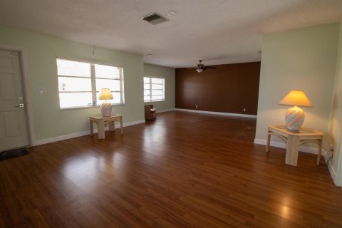 House in North Lauderdale, Florida 3 bedrooms, 144.74 sq.m. № 2083721 - photo 3