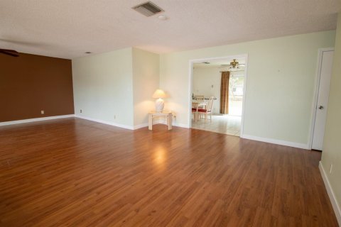 House in North Lauderdale, Florida 3 bedrooms, 144.74 sq.m. № 2083721 - photo 4