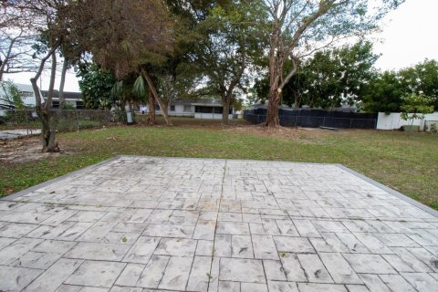 House in North Lauderdale, Florida 3 bedrooms, 144.74 sq.m. № 2083721 - photo 15