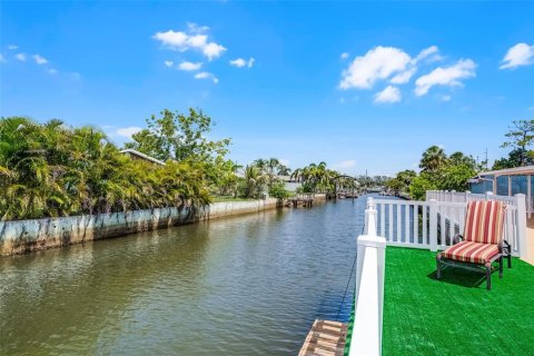Immobilier commercial à vendre à Hudson, Floride: 285.95 m2 № 1824601 - photo 10