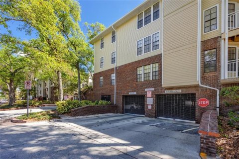 Condo in Tampa, Florida, 1 bedroom № 2383440