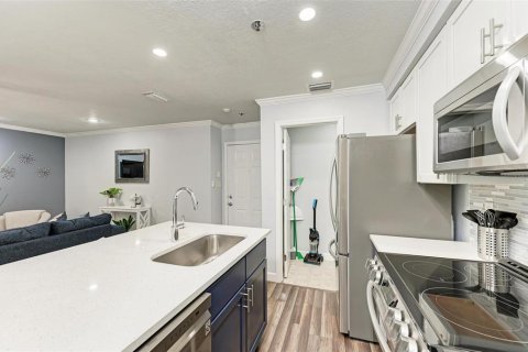 Condo in Tampa, Florida, 1 bedroom № 2383440 - photo 8