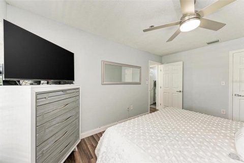 Condo in Tampa, Florida, 1 bedroom № 2383440 - photo 11