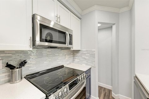 Condo in Tampa, Florida, 1 bedroom № 2383440 - photo 7