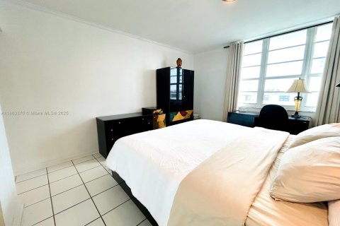 Condo in Miami Beach, Florida, 1 bedroom  № 1897297 - photo 8
