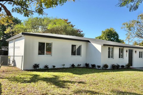 Снять в аренду виллу или дом в Майами, Флорида 3 спальни, 140.28м2, № 1999900 - фото 3