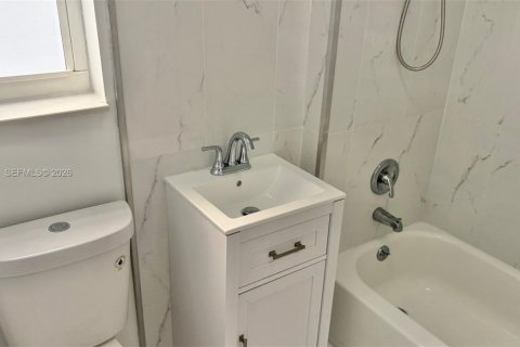 Снять в аренду виллу или дом в Майами, Флорида 3 спальни, 140.28м2, № 1999900 - фото 28