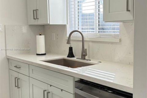 Снять в аренду виллу или дом в Майами, Флорида 3 спальни, 140.28м2, № 1999900 - фото 7