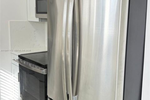 Снять в аренду виллу или дом в Майами, Флорида 3 спальни, 140.28м2, № 1999900 - фото 8