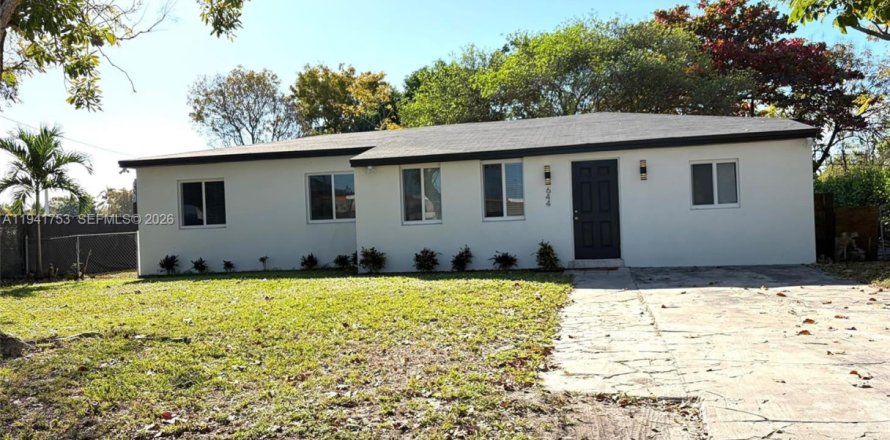 Дом в Майами, Флорида 3 спальни, 140.28м2 № 1999900