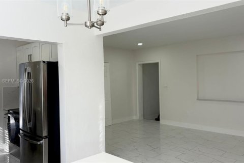 Снять в аренду виллу или дом в Майами, Флорида 3 спальни, 140.28м2, № 1999900 - фото 29