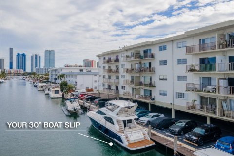 Condo in North Miami Beach, Florida, 1 bedroom  № 2152658 - photo 2