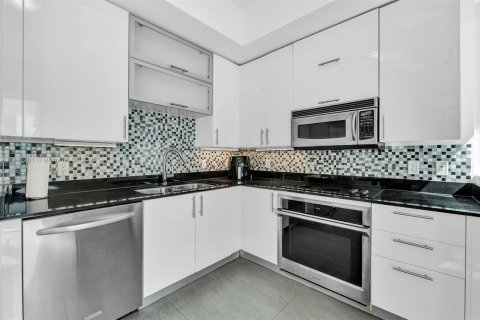 Condominio en venta en Miami, Florida, 3 dormitorios, 224.36 m2 № 1809257 - foto 11