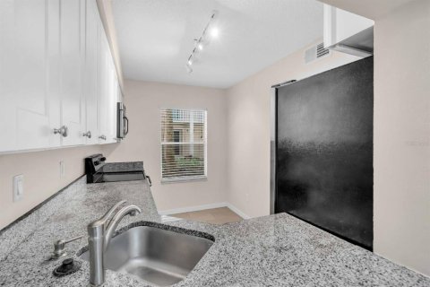 Copropriété à louer à Sarasota, Floride: 2 chambres, 87.42 m2 № 2384216 - photo 6