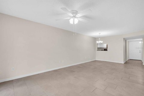 Copropriété à louer à Sarasota, Floride: 2 chambres, 87.42 m2 № 2384216 - photo 4