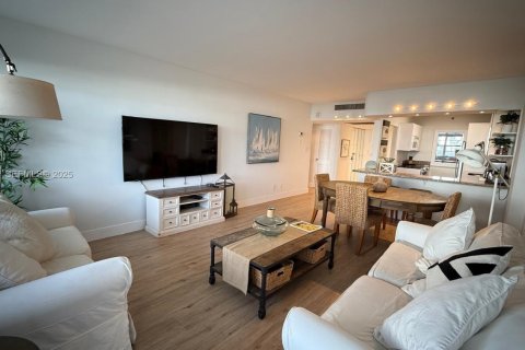 Снять в аренду кондоминиум в Майами-Бич, Флорида 1 спальня, 77.57м2, № 1983560 - фото 2