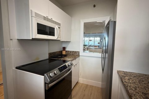 Снять в аренду кондоминиум в Майами-Бич, Флорида 1 спальня, 77.57м2, № 1983560 - фото 5