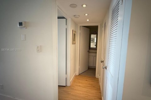 Снять в аренду кондоминиум в Майами-Бич, Флорида 1 спальня, 77.57м2, № 1983560 - фото 14