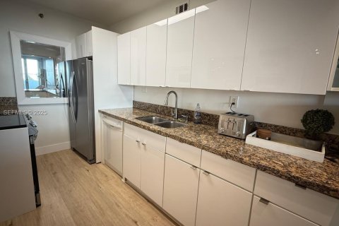 Снять в аренду кондоминиум в Майами-Бич, Флорида 1 спальня, 77.57м2, № 1983560 - фото 6