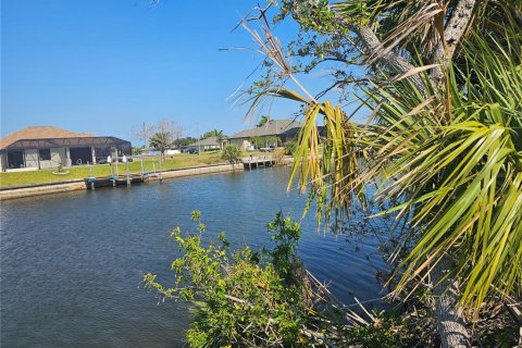 Terreno en venta en Cape Coral, Florida № 1642943 - foto 3