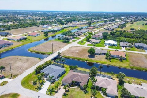 House in Rotonda, Florida 3 bedrooms, 187.29 sq.m. № 1783011 - photo 6
