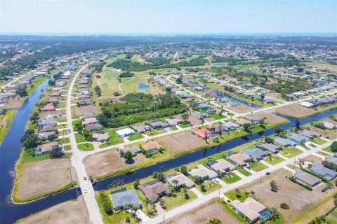 House in Rotonda, Florida 3 bedrooms, 187.29 sq.m. № 1783011 - photo 5