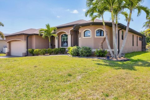 House in Rotonda, Florida 3 bedrooms, 187.29 sq.m. № 1783011 - photo 1