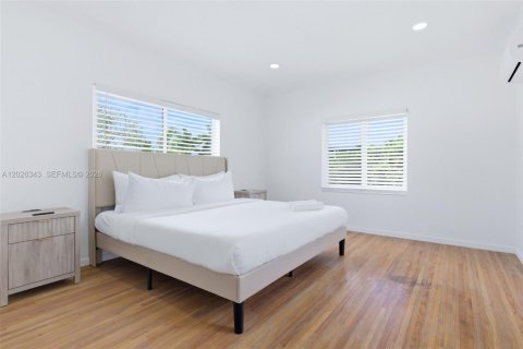Casa en alquiler en North Bay Village, Florida, 4 dormitorios, 247.96 m2 № 2085633 - foto 29