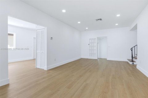 Casa en alquiler en North Bay Village, Florida, 4 dormitorios, 247.96 m2 № 2085633 - foto 23