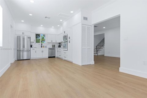 Casa en alquiler en North Bay Village, Florida, 4 dormitorios, 247.96 m2 № 2085633 - foto 20