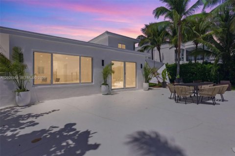 Casa en alquiler en North Bay Village, Florida, 4 dormitorios, 247.96 m2 № 2085633 - foto 6