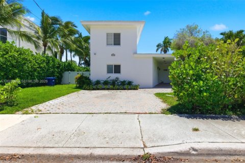 Casa en alquiler en North Bay Village, Florida, 4 dormitorios, 247.96 m2 № 2085633 - foto 7
