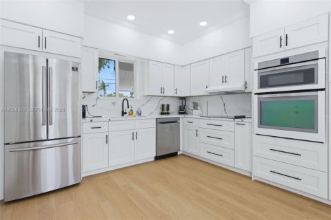 Casa en alquiler en North Bay Village, Florida, 4 dormitorios, 247.96 m2 № 2085633 - foto 22