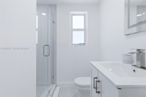 Casa en alquiler en North Bay Village, Florida, 4 dormitorios, 247.96 m2 № 2085633 - foto 24