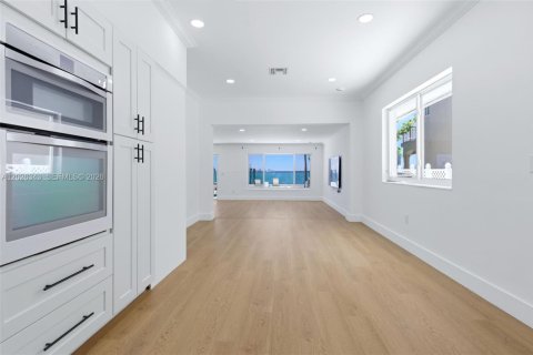 Casa en alquiler en North Bay Village, Florida, 4 dormitorios, 247.96 m2 № 2085633 - foto 25