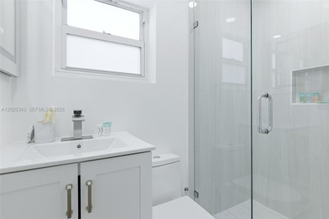 Casa en alquiler en North Bay Village, Florida, 4 dormitorios, 247.96 m2 № 2085633 - foto 12