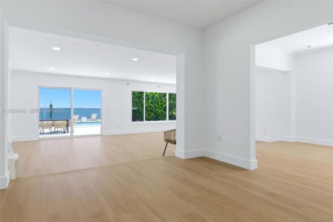 Casa en alquiler en North Bay Village, Florida, 4 dormitorios, 247.96 m2 № 2085633 - foto 15