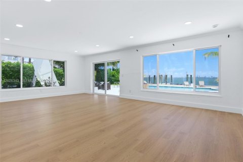 Casa en alquiler en North Bay Village, Florida, 4 dormitorios, 247.96 m2 № 2085633 - foto 21