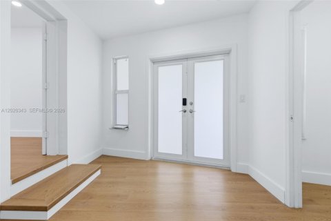 Casa en alquiler en North Bay Village, Florida, 4 dormitorios, 247.96 m2 № 2085633 - foto 13