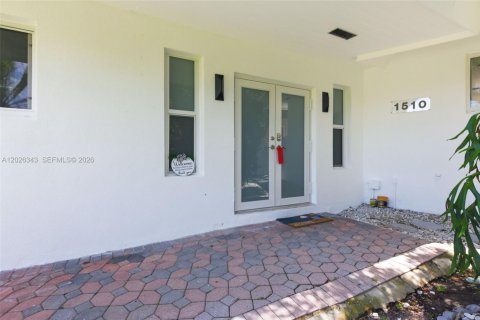 Casa en alquiler en North Bay Village, Florida, 4 dormitorios, 247.96 m2 № 2085633 - foto 9