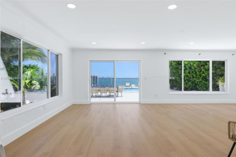 Casa en alquiler en North Bay Village, Florida, 4 dormitorios, 247.96 m2 № 2085633 - foto 16