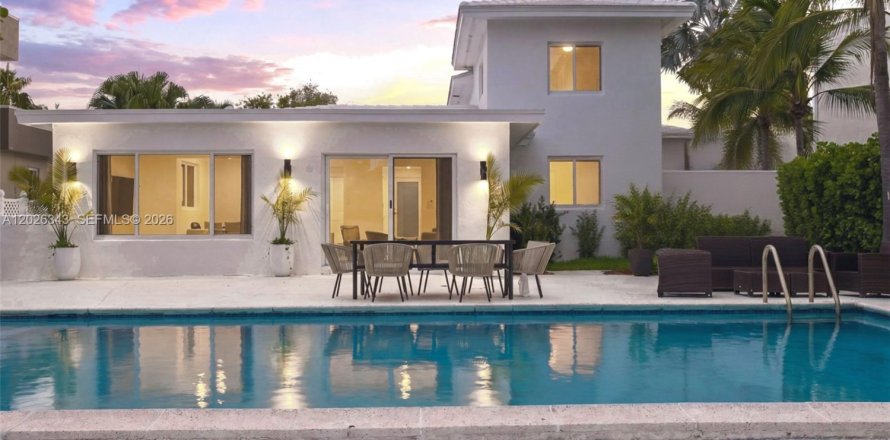 Casa en North Bay Village, Florida 4 dormitorios, 247.96 m2 № 2085633