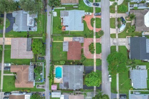 Villa ou maison à louer à Hollywood, Floride: 2 chambres, 115.38 m2 № 1921119 - photo 4