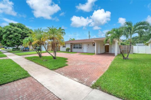 Villa ou maison à louer à Hollywood, Floride: 2 chambres, 115.38 m2 № 1921119 - photo 3